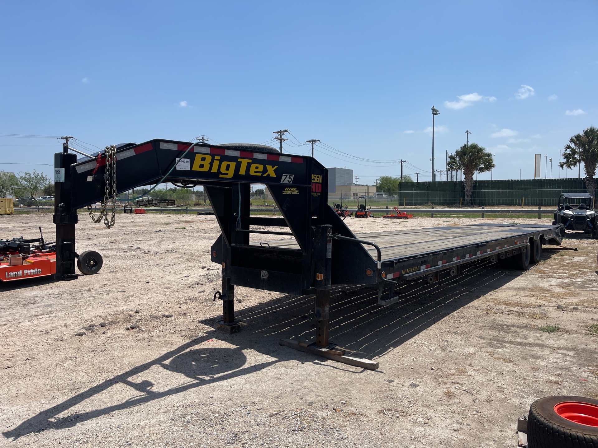 2022 BigTex 25GN-35BK+5 MR 35 ft T/A Flatbed Trailer