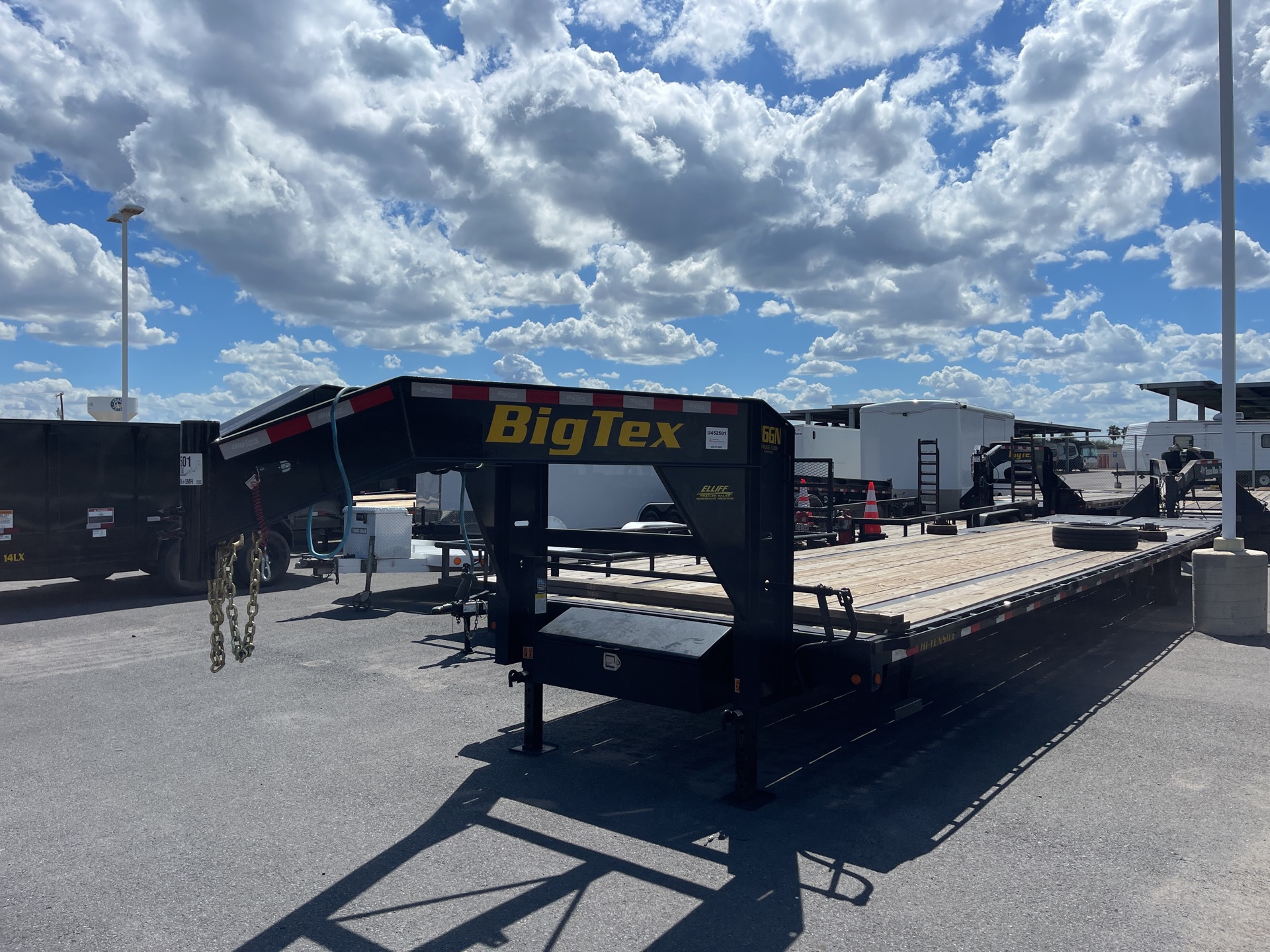 2022 BigTex 16GN-35BK+5MR T/A Gooseneck Equipment Trailer