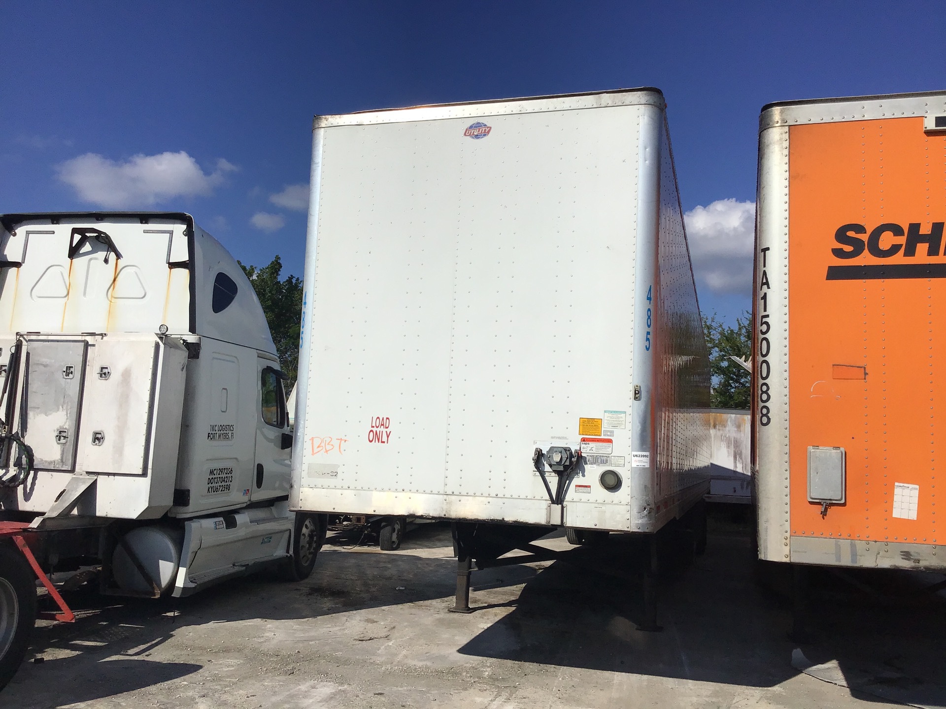 2020 Utility VS2DX 53 ft T/A Van Trailer