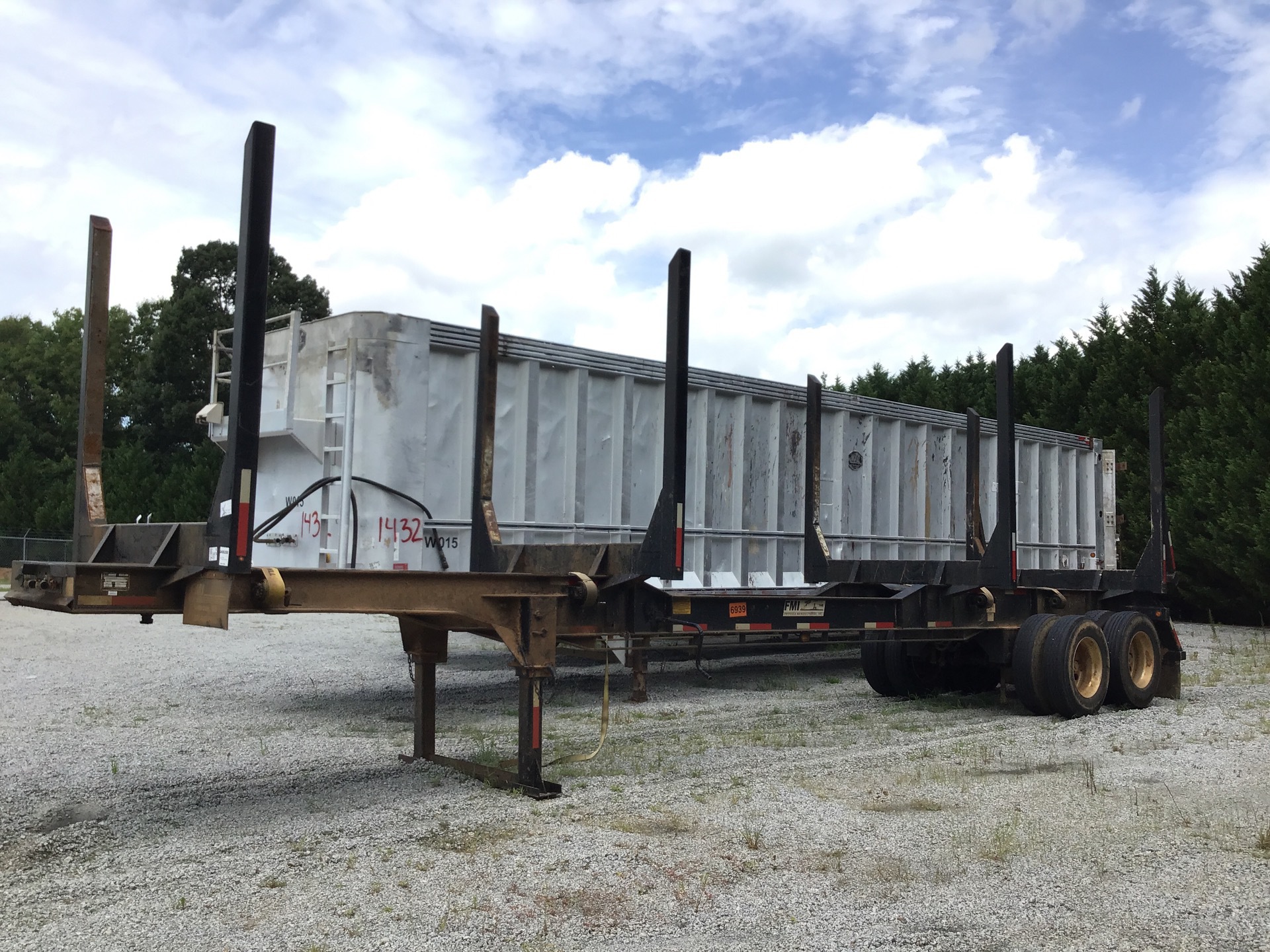 2021 FMI Bolster Log Trailer
