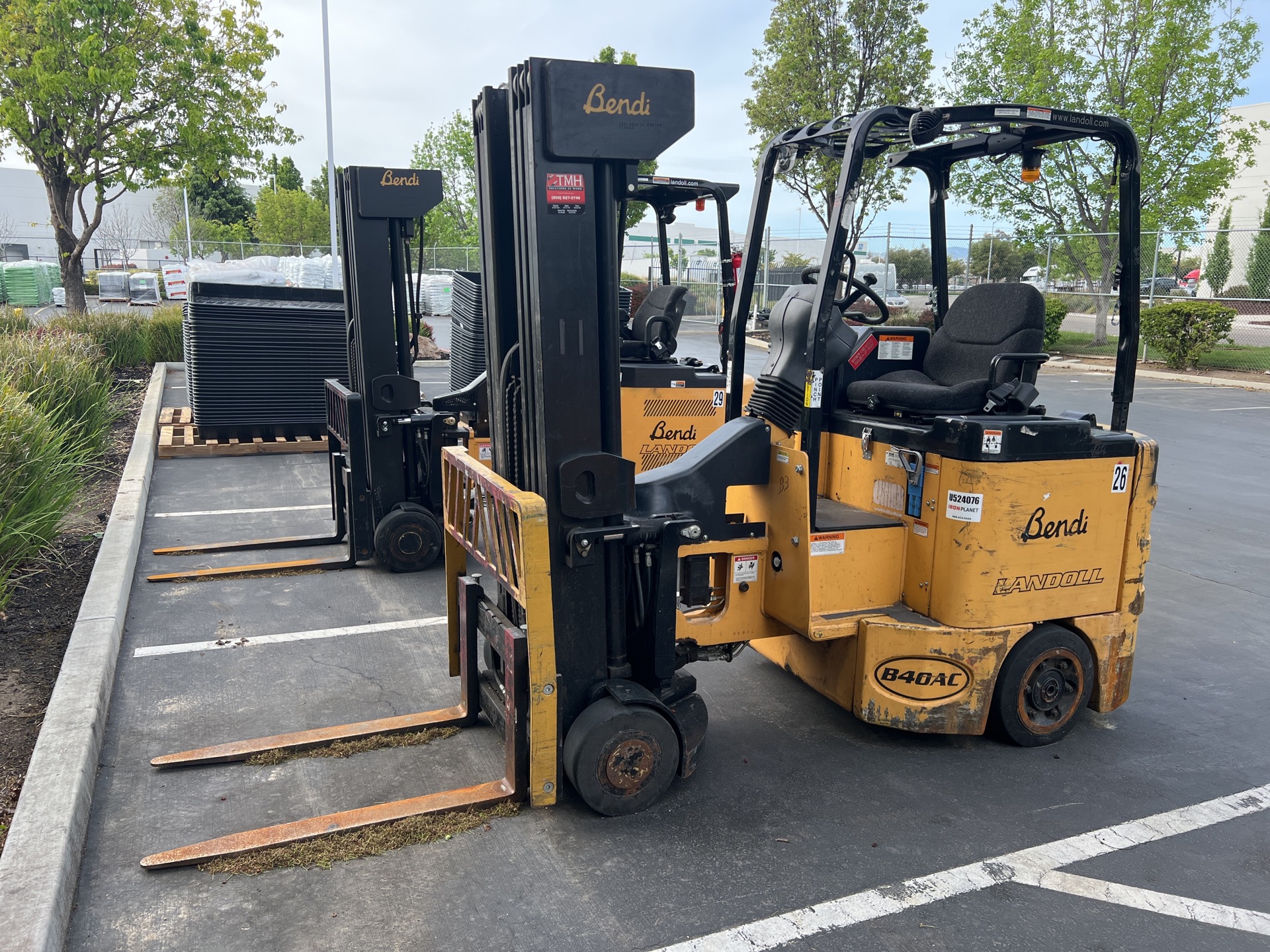 Landoll Bendi B40AC 4000 lb Electric Forklift