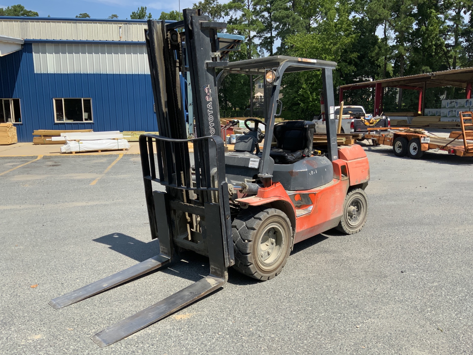 Toyota 7FDU35 8000 lb Pneumatic Tire Forklift